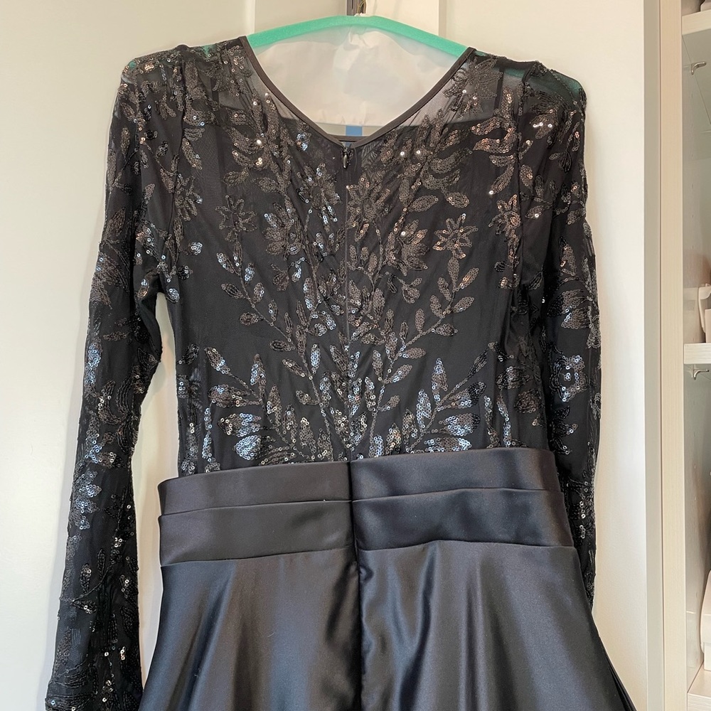 Ball gown, only worn for two hours. Gorgeous, very comfy and has pockets!